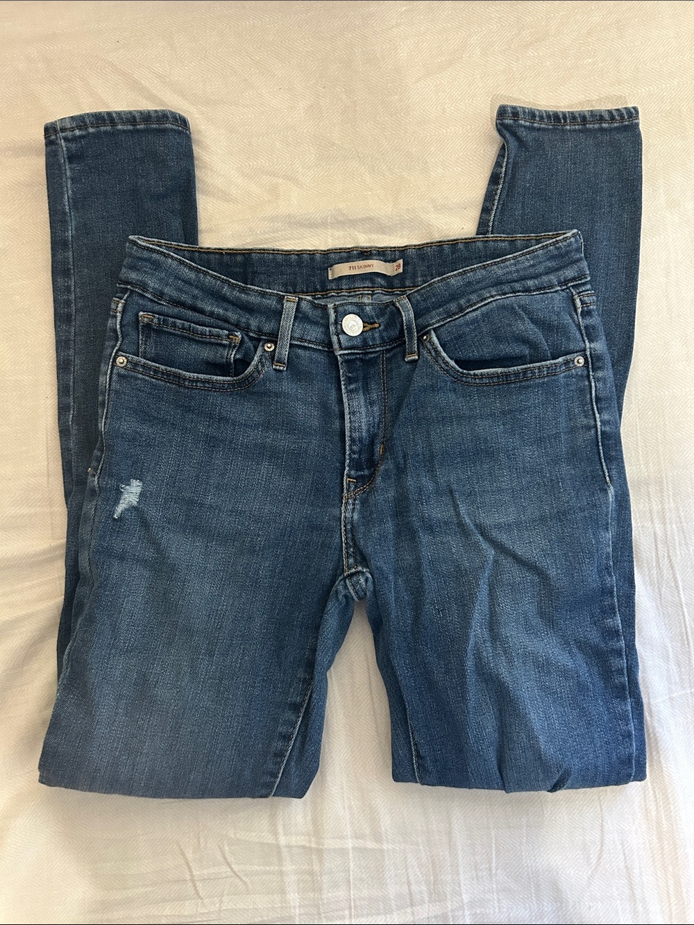 Women’s 711 skinny high rise Levi jeans